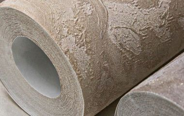 Обратная сторона обоев: что можно понять о качестве рулона, изучив его изнанку и торец?